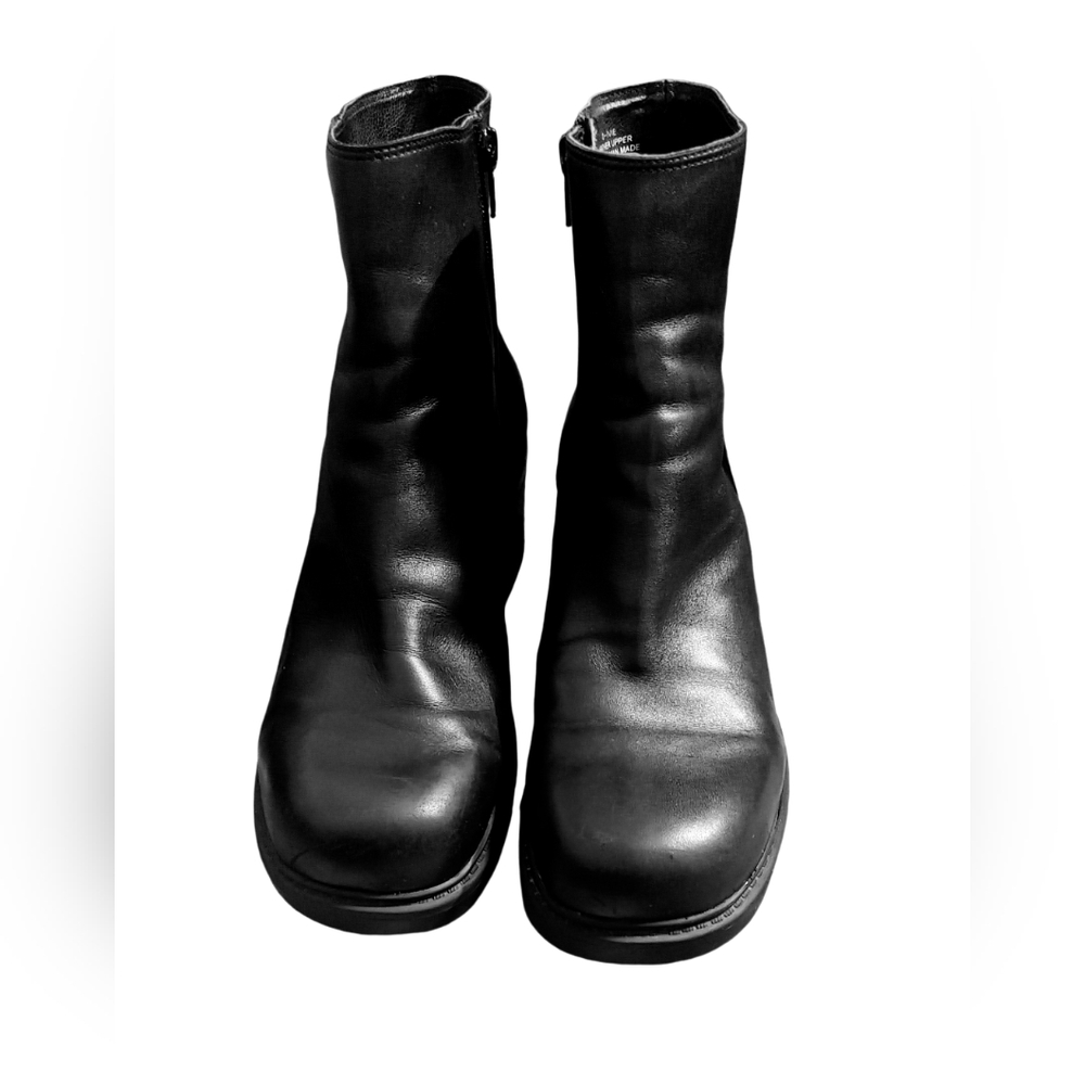 Black nine West  boots.